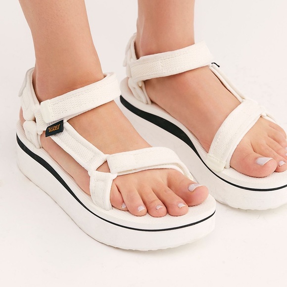 Flatform Universal Mesh Print Teva - Bright White - Size Womens 8 - Picture 2 of 6